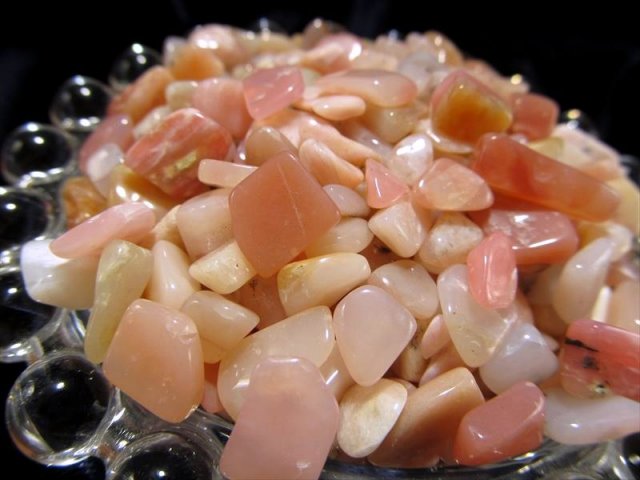 ピンクオパール さざれ 200g つやつやピンクさざれ 女性の魅力UP サザレ 中 約5ミリ-12ミリ