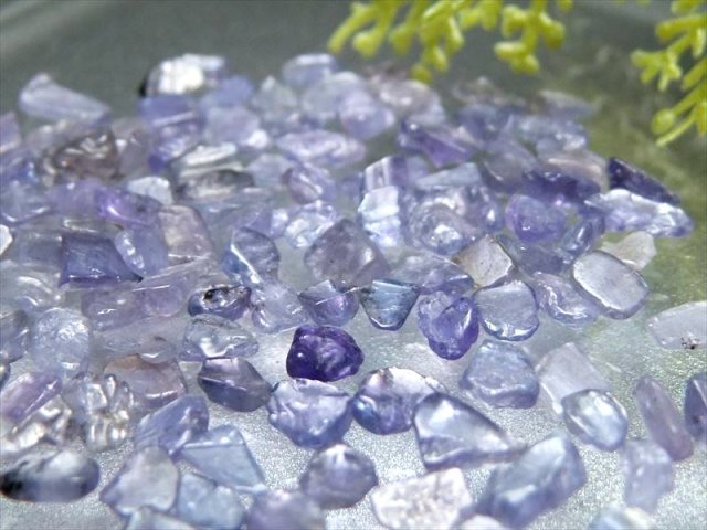 希少石さざれ(小サイズ) タンザナイト(灰簾石)さざれ 50g 粒の大きさ 