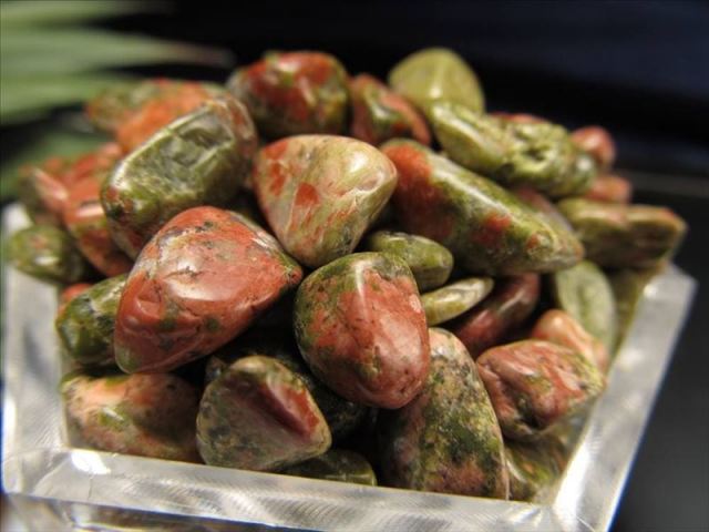 ユナカイト ユナカ石 さざれ 約200グラム 粒の大きさ約5mm-15mm クローライト・エピドート・フェルドスパー・クォーツを含む混合石 強力なヒーリングストーン アメリカ ユナカ山脈産