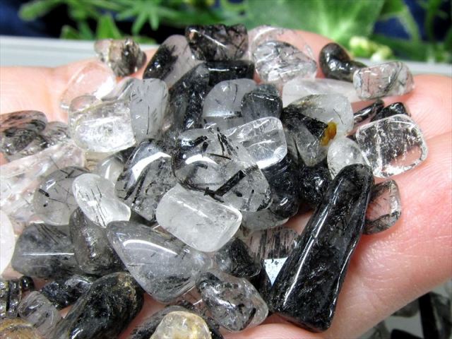 中粒 ブラックルチル さざれ石 200g 平均約8ミリ-15ミリ 金運