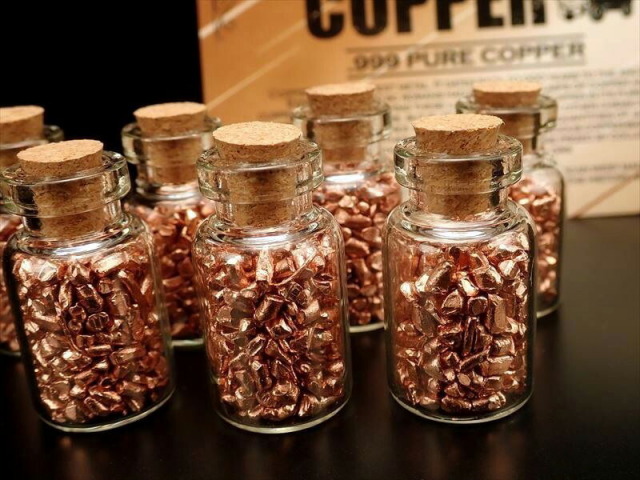純度99.9% COPPER入りミニボトル たっぷりコッパー 高さ約30mm 鑑賞やコレクションに