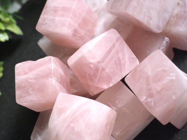 ★特選一連★愛の石♡【ローズクォーツ『紅石英』ハート型♡14mm】❤️ ☆特選一連☆愛の石♡【ローズクォーツ『紅石英』ハート型♡14mm