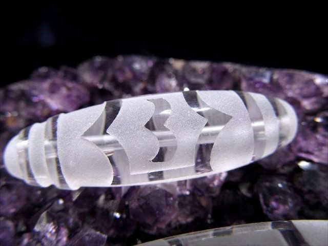 062245 青玉髄大人天珠11＊28ミリ結晶入り