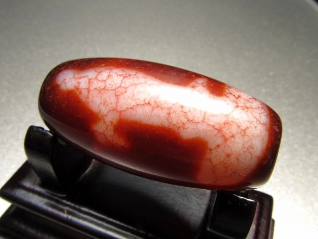 現品撮影の1個 双観音紅朱砂龍紋天珠 小サイズ 約32mm 1個売り 