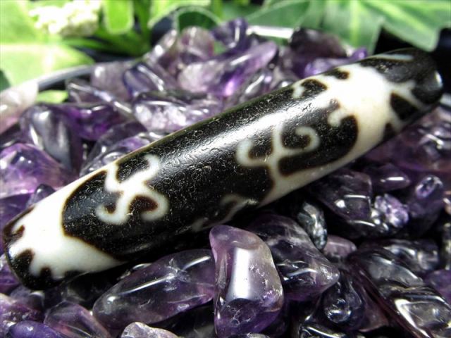 希少な紫色☆銀線☆九眼天珠(馬蹄痕あり)のブレス