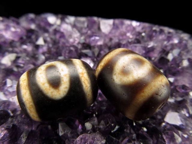 ミニ天珠 天地天珠(てんちてんじゅ)全長約17mm前後 1個売り 大人気サイズ限定入荷 チベット発祥の厄除け・開運お守り ころんと可愛いミニ天珠 男女和合・百福千祥・人間関係好転