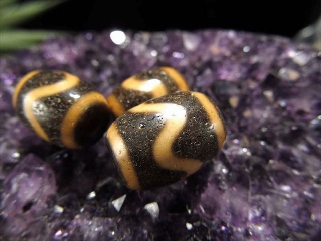 ミニ天珠 水紋天珠(すいもんてんじゅ) 全長約16mm前後 1個売り 大人気サイズ限定入荷 チベット発祥の厄除け・開運お守り ころんと可愛いミニ天珠 財運到来・幸運招来・悪運浄化・不運撃退