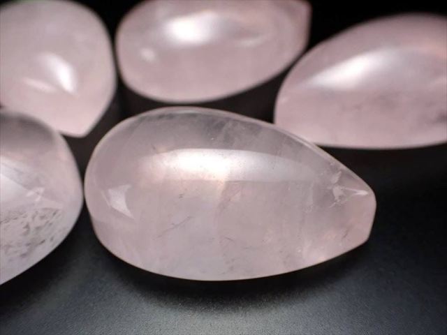 ローズクォーツ(紅水晶)ドロップ型タンブル 5個セット 縦約25mm-30mm 恋愛成就の石 つやつやクリアピンク お守り・ペンダントの作成にも マダガスカル産
