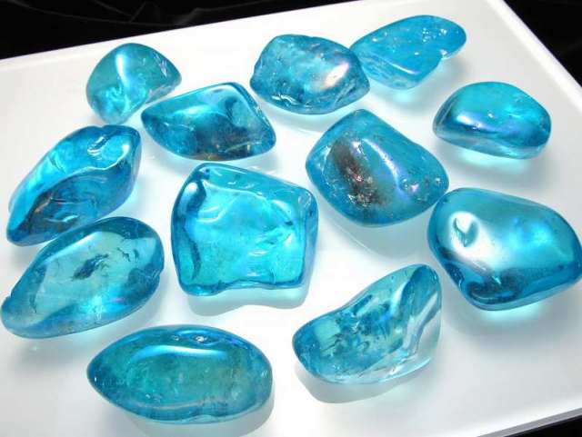 ブルーアクアオーラ 天然水晶 タンブル 500グラムセット 約10 14個入り インテリアに 粒の大きさ 約30ミリ 50ミリ ブラジル産 Comrose ブルーアクアオーラ 天然水晶 タンブル 500グラムセット 約10 14個入り インテリアに 粒の大きさ 約30ミリ 50ミリ ブラジル産 Comrose