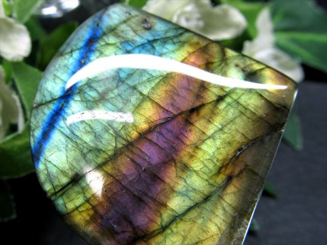 5A 激レアパープルシラーあり ラブラドライト 扇型 タンブル 幅約43mm 重さ約17.3g レインボーシラー 艶美なパープルシラー 信念を貫く力 1点物 マダガスカル産 yam-1