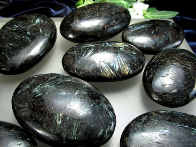 太古の天然石 ヌーマイト ホットストーン型 タンブル 1個売り 重さ80g