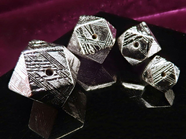 一粒売り メテオライト ギベオン(隕石)8mm シルバー 14面カット