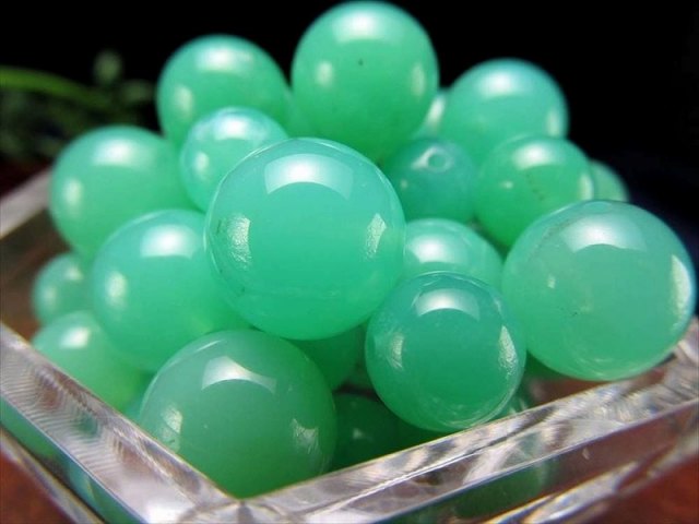 1粒売り クリソプレーズ(オーストラリアンジェイド)ビーズ石 6.5mm-7mm珠 発色良好 瑞々しいアップルグリーン 夢や希望の道を開く石 バラ珠売り オーストラリア産