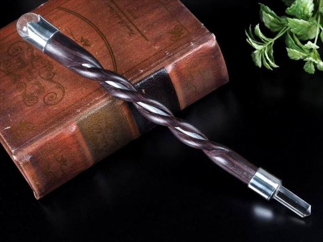 水晶 マジックウッドワンド 長さ約22cm-25cm 1個売り 存在感抜群 魔法の杖モチーフ 天然水晶丸玉&スパイラルウッド ヒーリングワンド タイプB