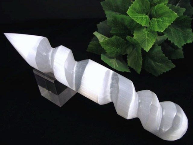 美品 キャッツアイセレナイト（ジプサム）スパイラルワンド シングルポイントタイプ 長さ約15cm-16cm 1個売り 人気急上昇中 浄化力のあるスパイラル シルクのような繊維質 メキシコ産