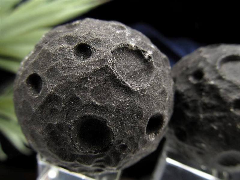 オブシディアン(黒曜石) 満月型置物 1個売り 直径約40mm 約80g 極上 ロマンチックなムーンオブジェ 古来からの強力な守護石 メキシコ産