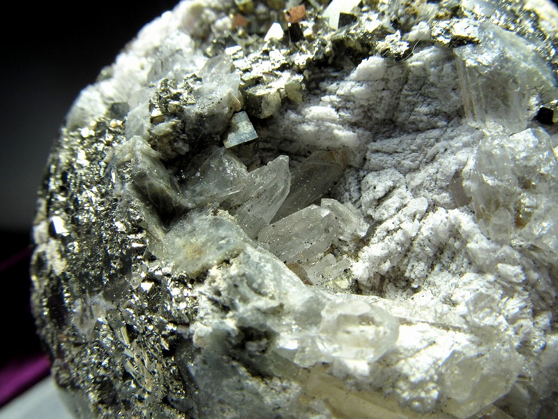 奇跡の共生 パイライト フローライトの共生 丸玉 台座付 直径75mm 重さ721g ド迫力の輝き 厄除け&金運上昇のお守りに 黄鉄鉱 蛍石 湖南省産