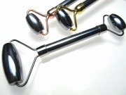 本物保証 選べる3色 テラヘルツ鉱石 美顔ローラー 全長 約150mm つやつや光沢で鏡のような表面 話題の 高純度 テラヘルツ 鉱石 2026年 検査機関にて検査済み