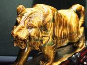 5A ワイルドタイガー 虎彫り タイガーアイ 彫刻置物 高さ約167mm 約773g 毛並みまで表現した彫刻 美麗シラー 1点物 南アフリカ産 パワーストーン 天然石