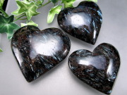 太古の天然石 ヌーマイト ハート型 磨き石タンブル 1個売り 重さ200g-220g ブルー&ゴールドの輝き 地球のエネルギーを司るパワーストーン グリーンランド産