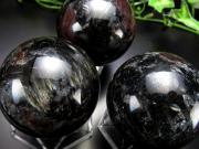 レアなガーネット入り ガーネットインヌーマイト 丸玉 直径約42mm-44mm 希少なガーネットとヌーマイトの共生 ブルー&ゴールドの輝き 太古の天然石