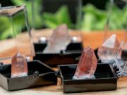 ミニチュア原石シリーズ ピンク レムリアンシードクリスタル 結晶原石 コレクションケース付き 1個売り 古代の叡智を封じ込めた水晶