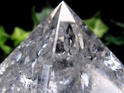 激レア・虹入り レムリアン水晶 ピラミッド置物 高さ約35mm 重さ71g 古代の叡智を封じ込めた水晶 レムリアンクリスタル ピラミッドパワー ブラジル産