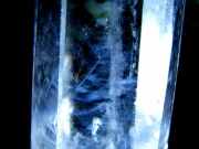 虹、エンジェルフェザー & ラダー入り エンジェルラダー入り 水晶ポイント 六角柱 置物 高さ113mm 重さ177.8g 極上超透明 浄化 インテリア 一点もの