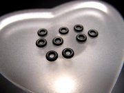 ブレス保護&サイズアップに 激安 シリコンリング ブラック 不透明 約150-170個入 直径約3mm 高級ブレスに必須 黒色 pa-p