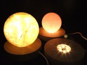 暖色 LED発光の木製台座 透明な天然石のディスプレイに 激安 LEDディスプレイ台 本体直径約10.0cm コード長約75cm-80cm 差し込みはUSB inmy-4 パワーストーン