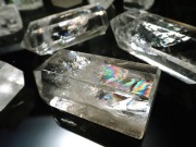 虹入り 水晶ポイント 六角柱 170グラム-180グラム 超透明 手ごろな小さめサイズ 大人気浄化アイテム ブラジル産 パワーストーン 天然石