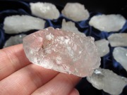 透明タイプ ヒマラヤ水晶 アイスクリスタル ニルヴァーナクォーツ 原石 重さ 70g-80g 強力なパワーを持つ水晶 近年発見された水晶 ヒマラヤ山脈の標高6000m峰