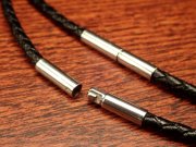 クールな革紐ネックレス 編み革紐 ブラック バヨネット式 留め具 長さ50cm 幅約2.8mm、金具部分 太さ約3.5mm ペンダントトップの相方 取り外し簡単