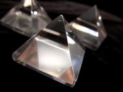 ピラミッド 水晶 置物 高さ約15mm 幅約21mm ピラミッドパワー 天然石 パワーストーン 風水 ミニサイズ ブラジル産 パワーストーン 天然石