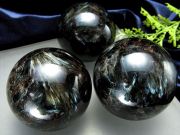 希少 ヌーマイト 丸玉 直径約50mm-52mm ブルー&ゴールドの輝き 太古の天然石 地球のエネルギーを司るパワーストーン グリーンランド パワーストーン 天然石