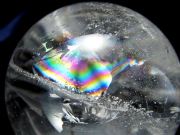 超透明 虹入り ヒマラヤ産天然水晶 丸玉 台座付き 直径約37mm 重さ70g ヒマラヤ水晶 浄化力の強い希少水晶 一点物 ヒマラヤ産 パワーストーン 天然石