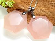 ローズクォーツ 六芒星カット ペンダントトップ 石サイズ縦約28mm 1個売り 『愛とやさしさの象徴』 ブラジル産