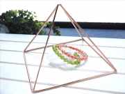 カッパー エナジャイザー サイズ幅約15cm 高さ約13cm 美しく輝く魔術師の石 銅製ピラミッドテント エネルギーを伝える金属 パワーストーン 天然石