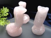 ローズクォーツ 蛇 彫刻置物 重さ30-40g 高さ50mm前後 縁起物 インテリアに パワーストーン 天然石