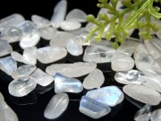 幻想的なフロストタイプ ブルームーンストーン ホワイトムーンストーン さざれ 100グラム 永遠の愛の象徴 インテリアに 粒の大きさ平均 約6mm-14mm サザレ