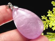濃厚ライラックピンク 5A クンツァイト ドロップ型 ペンダントトップ 重さ10.7g ぷるりとしたドロップ型 持ち主の魅力を高める石 リチア輝石