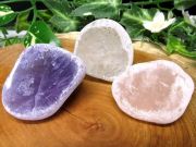 選べる3種類 一面カット原石 ウィンドウクォーツ 重さ約60g-80g 1個売り 浄化の水晶 恋愛運UPの紅水晶 愛の守護石紫水晶 川流れ水晶