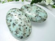 キウイクォーツ ホットストーン 重さ 約65g-75g 大きさ約6cm×4cm マッサージ用天然石 タンブル パワーストーン 天然石