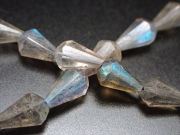ラブラドライト ドロップカット 縦約5mm-6mm×横約3.5mm 一連 約30-33cm 宝石質ネックレス&ブレスパーツ 艶感抜群 マダガスカル産 パワーストーン 天然石