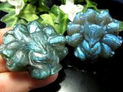 鮮やかブルーシラー ラブラドライト 九尾の狐彫り置物 1個売り 重さ約20g-30g 繊細な天然石彫刻 神使 神道における神の使い マダガスカル産 パワーストーン