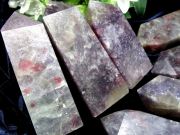 MIXカラー 夜空のような色彩 ユニコーンストーン オベリスク 1個売り 重さ約90g-110g タワー置物 古代エジプト太陽神の象徴 偉業の象徴 レピドライト