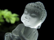 天然水晶 ミニ大仏くん 蓮台付 彫刻 置物 高さ35mm-45mm前後 重さ約40g-42g すべての浄化と純粋さを象徴する石 坐像 ざぞう 阿弥陀如来像 超透明水晶 hos