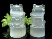 セレナイト 透石膏 左手 招き猫 彫刻置物 高さ約5cm 1個売り 金運や幸運 身近な福を招いてくれる 聖母マリアのガラス インテリアや贈り物に メキシコ産 hos