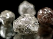 青色蛍光タイプ 天然蛍光ダイヤモンド 金剛石 結晶原石 1個売り 約0.6ct-0.7ct ルースケース付属 コレクター必見 標本にも 南アフリカ産