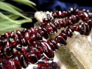 約4mm-10mm ガーネット 柘榴石 さざれ 連 一連 約38-40cm 濃厚赤紫色 rn-p パワーストーン 天然石